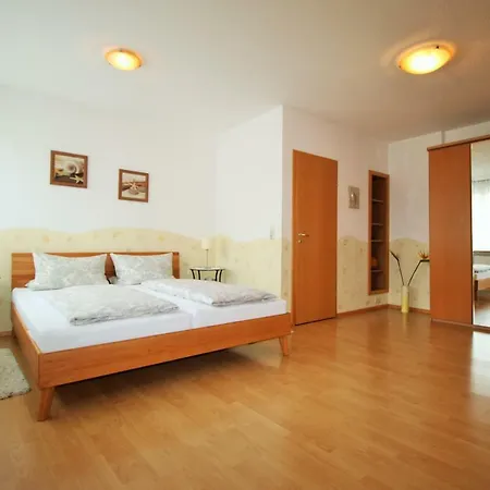 - Gaestehaus Koen Apartment *